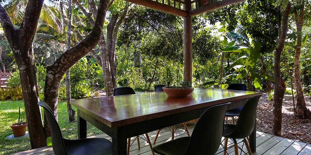 CASA MADEIRA varanda mesa